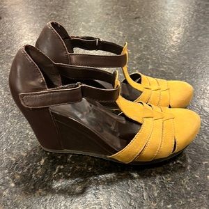 OTBT Mustard and Brown Wedge - size 10